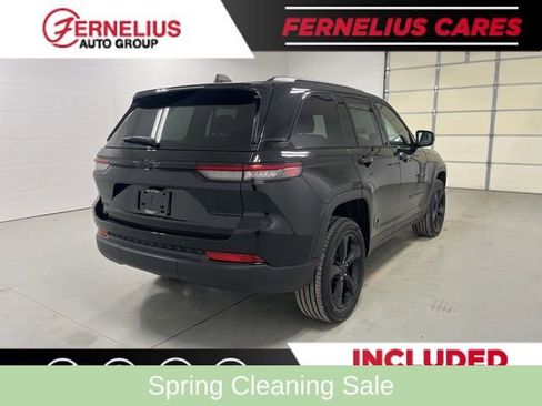 Used 2024 Jeep Grand Cherokee Altitude AWD/4WD image 7
