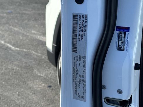 Used 2024 Jeep Compass Latitude image 32