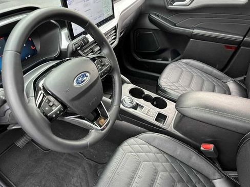 Used 2023 Ford Escape SE w/ PHEV Premium Package image 4