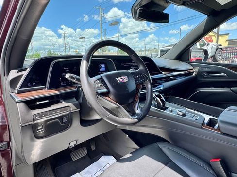 Used 2022 Cadillac Escalade Luxury AWD/4WD image 12