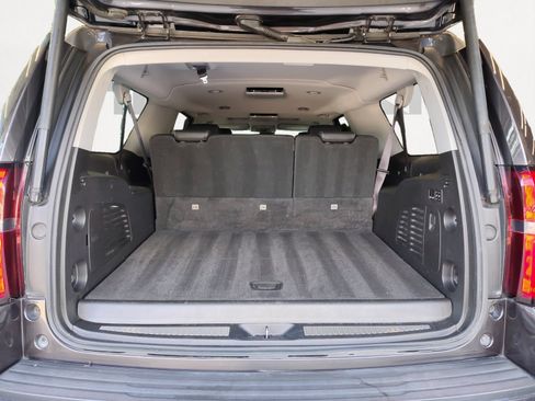 Used 2017 Chevrolet Suburban LT w/ LT Signature Package AWD/4WD image 13