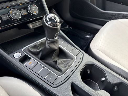 Certified 2021 Volkswagen Jetta R-Line image 26