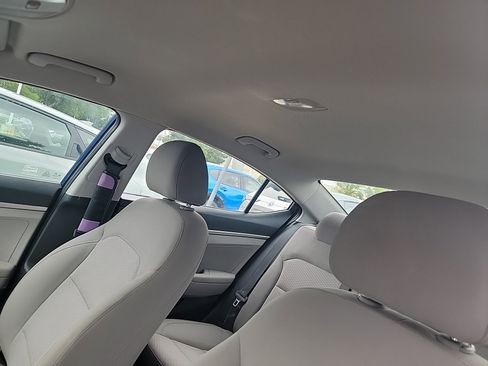 Used 2020 Hyundai Elantra SE FWD image 8