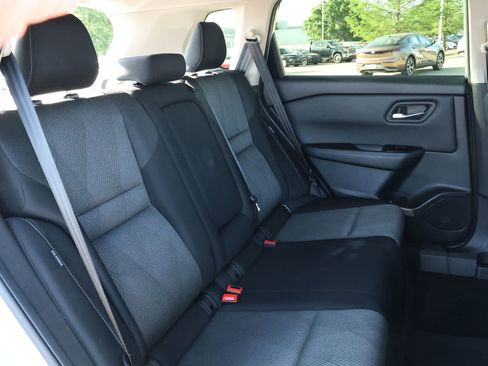 Used 2024 Nissan Rogue SV image 30