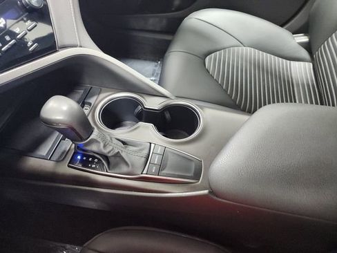 Used 2024 Toyota Camry SE image 30