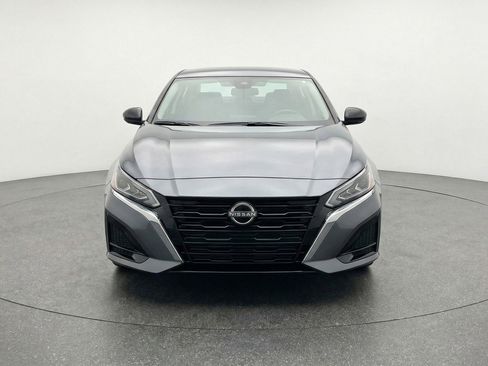 Used 2025 Nissan Altima 2.5 SV image 2