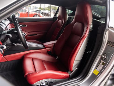 Used 2018 Porsche 718 Cayman GTS RWD image 5