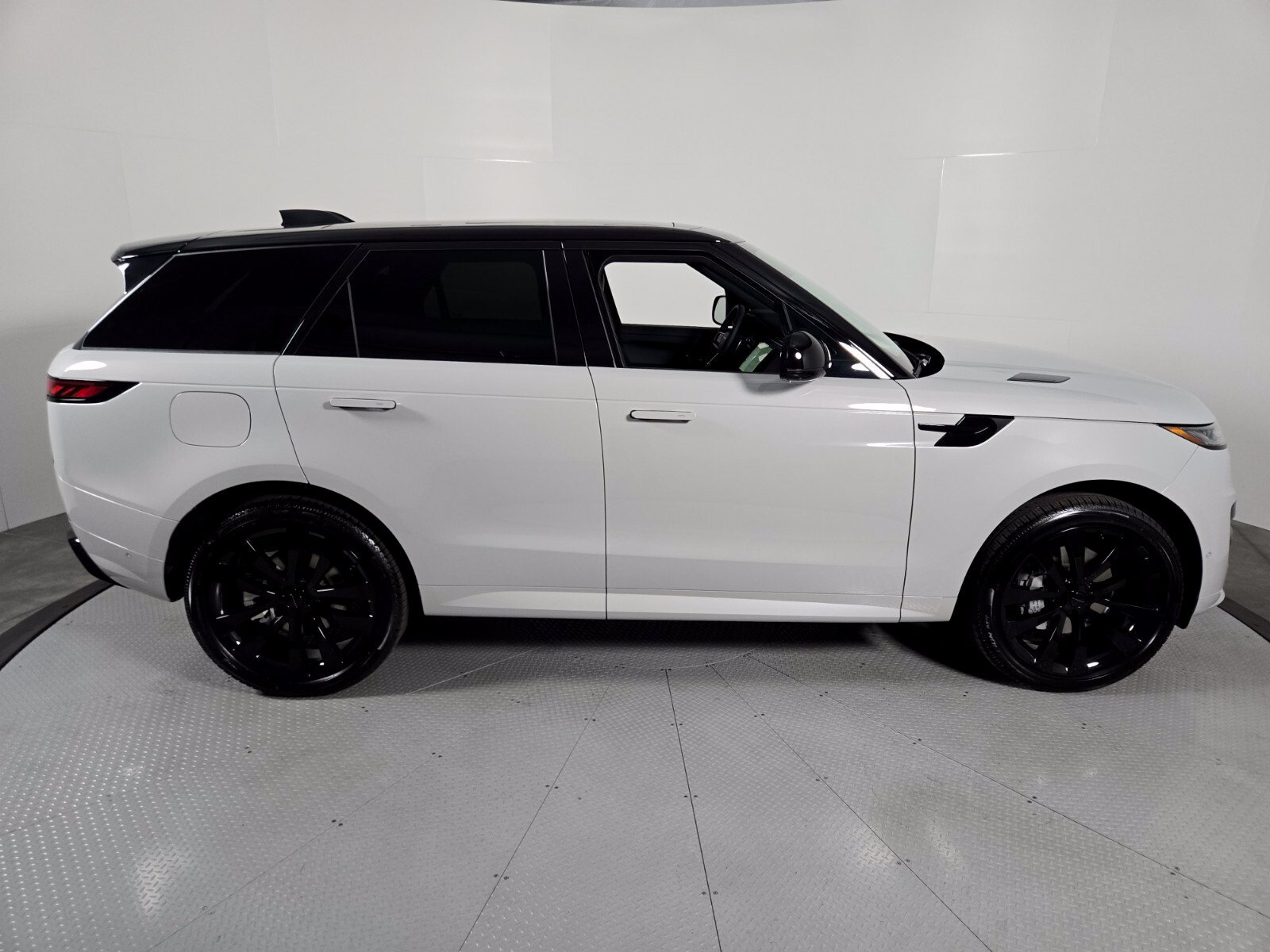 New 2027 Land Rover Range Rover Sport Dynamic SE AWD/4WD image 6