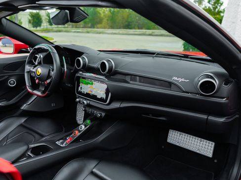 Used 2019 Ferrari Portofino image 18