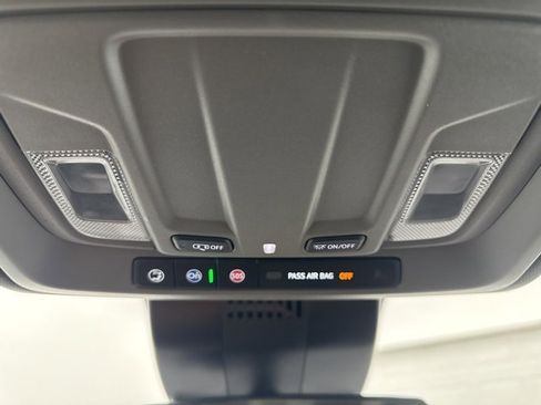 Used 2025 Chevrolet Silverado 1500 LT image 23