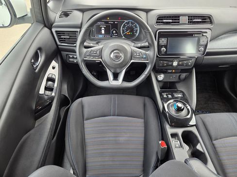 Used 2018 Nissan Leaf SV w/ SV Technology Package FWD image 13