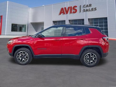 Used 2025 Jeep Compass Trailhawk AWD/4WD image 11