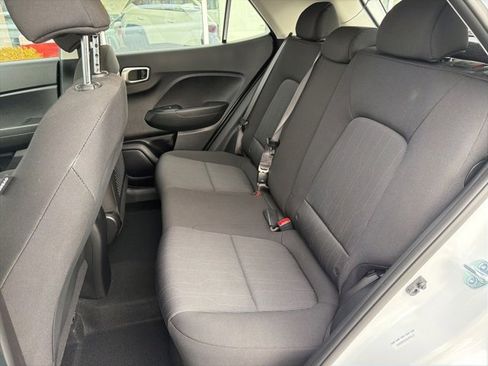 Certified 2025 Hyundai Venue SE image 32