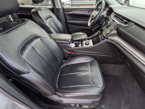 Used 2022 Jeep Grand Cherokee L Limited AWD/4WD image 25