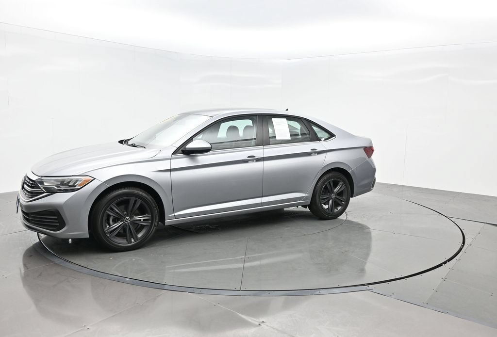 Used 2022 Volkswagen Jetta SE FWD image 2