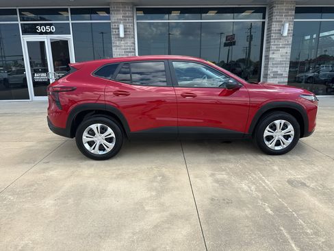 Used 2026 Chevrolet Trax LS FWD image 8