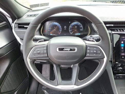 New 2025 Jeep Grand Cherokee Altitude image 15