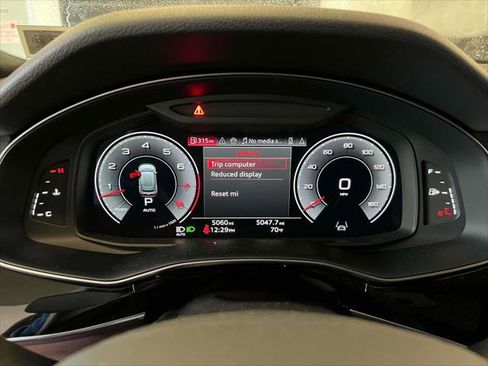 Used 2025 Audi Q8 Premium Plus image 24