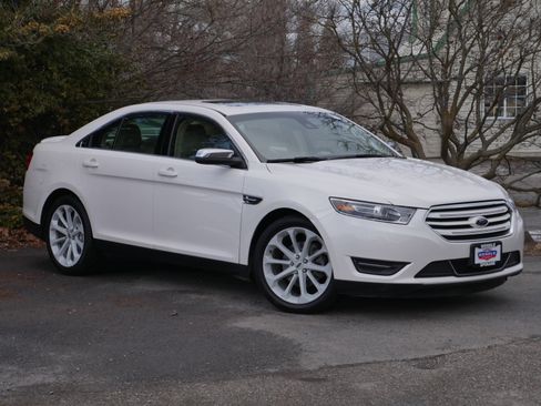 Used 2017 Ford Taurus Limited image 32