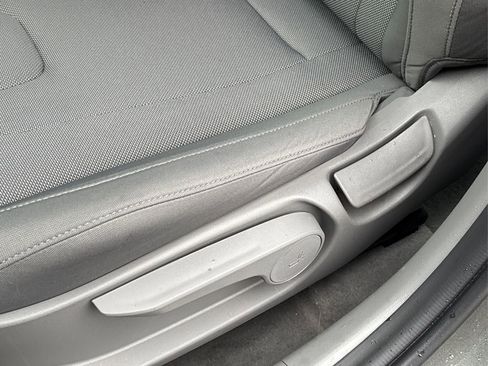 Certified 2025 Hyundai Elantra SE image 21