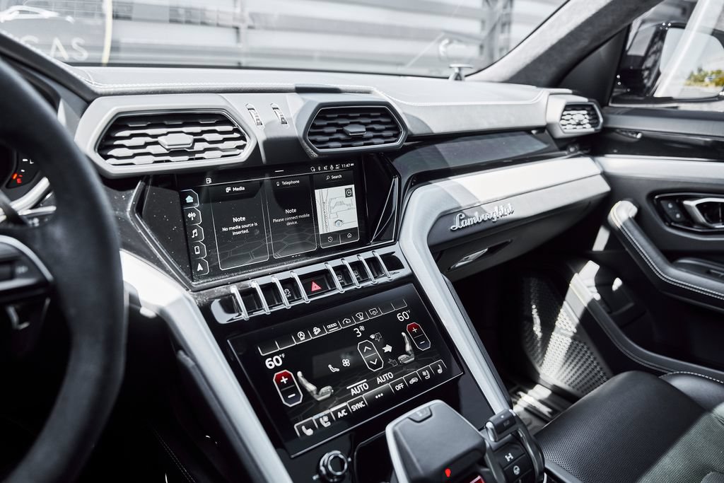 Used 2022 Lamborghini Urus AWD/4WD image 64