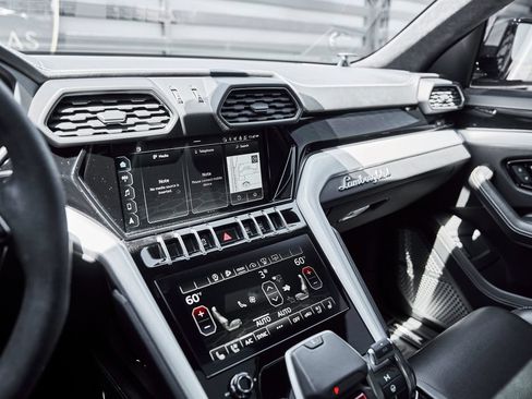 Used 2022 Lamborghini Urus AWD/4WD image 64