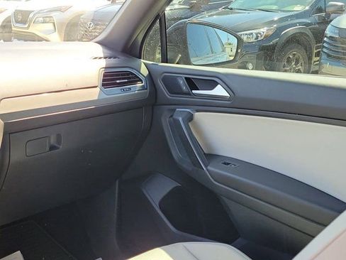 Used 2021 Volkswagen Tiguan SE R-Line FWD image 17