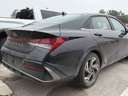 Used 2024 Hyundai Elantra SEL w/ Convenience Package FWD image 7