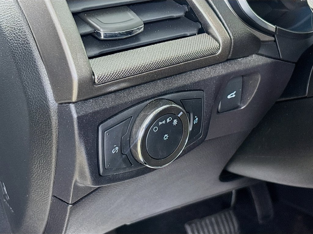 Used 2020 Ford Fusion SE FWD image 10