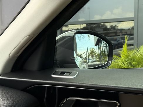 Used 2018 Jaguar F-PACE Premium image 31