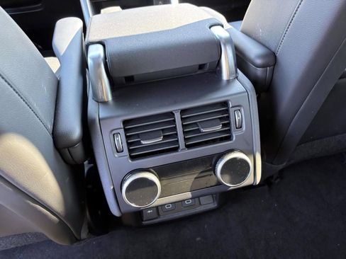 Used 2025 Land Rover Discovery S image 25