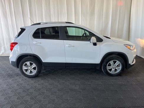 Used 2022 Chevrolet Trax LT w/ LT Convenience Package AWD/4WD image 2