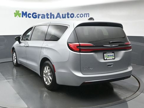 Used 2024 Chrysler Pacifica Touring-L image 27