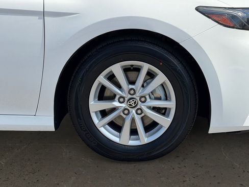 Used 2025 Toyota Camry LE image 10