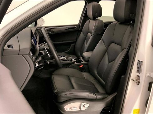 Used 2025 Porsche Macan S AWD/4WD image 13