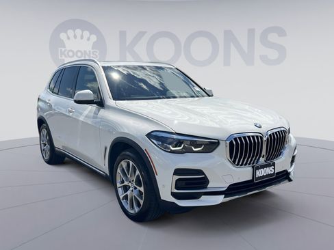 Used 2023 BMW X5 xDrive40i w/ Parking Assistance Package AWD/4WD image 2