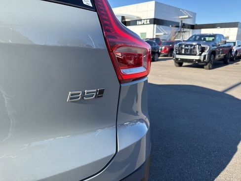 Used 2025 Volvo XC40 B5 Core w/ Climate Package image 33