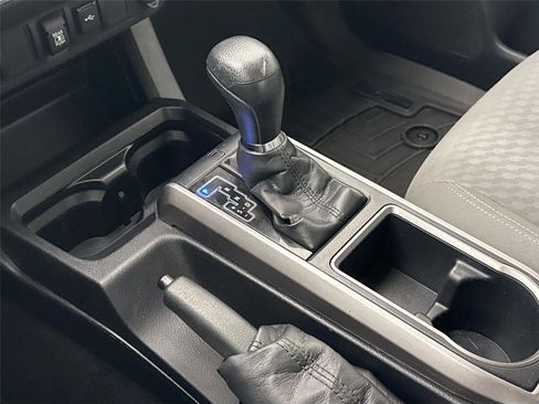 Used 2020 Toyota Tacoma SR5 AWD/4WD image 24