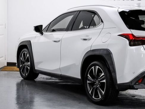 Used 2019 Lexus UX 200 w/ Premium Package FWD image 17