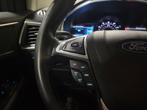 Used 2018 Ford Edge Titanium w/ Technology Package image 23