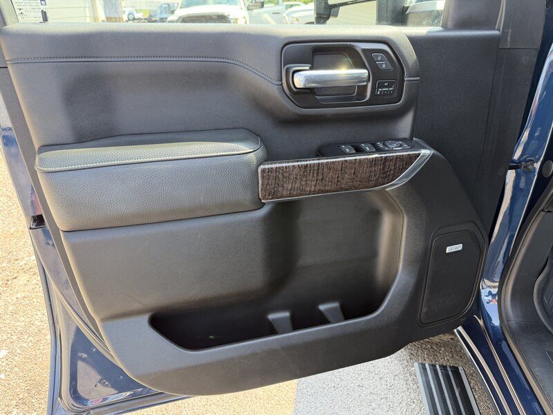 Used 2022 GMC Sierra 2500 Denali AWD/4WD image 16
