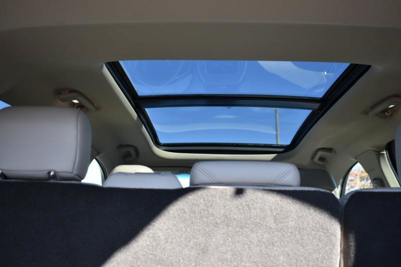 Used 2017 Lincoln MKX Reserve w/ Cargo Accessories Package FWD image 10