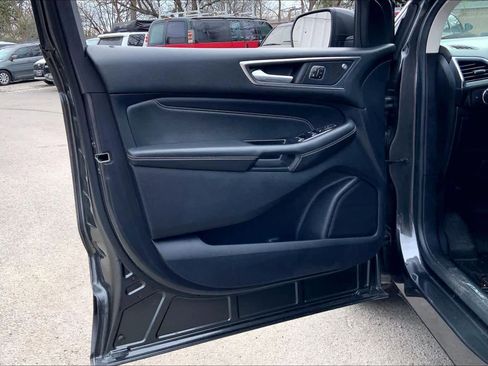 Used 2019 Ford Edge Titanium image 20