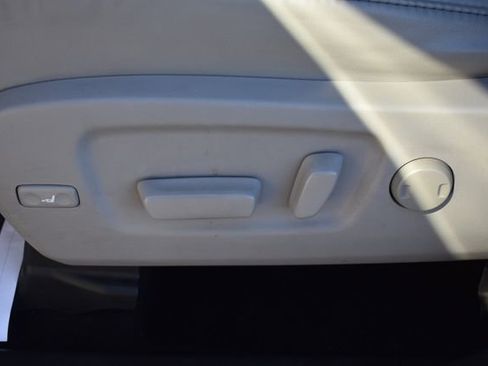 Used 2019 Toyota Highlander XLE image 26