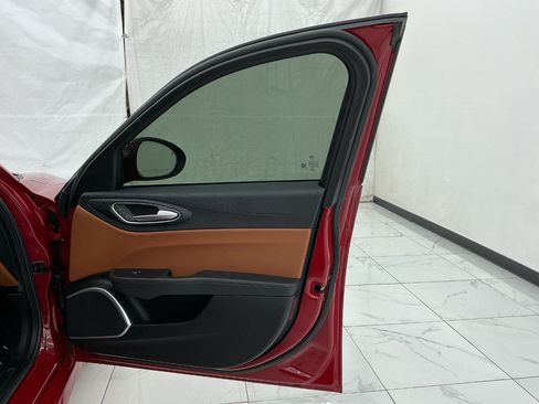 Used 2019 Alfa Romeo Giulia RWD image 19