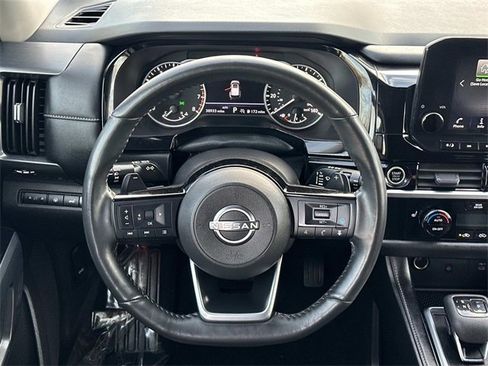 Used 2023 Nissan Pathfinder SL image 11