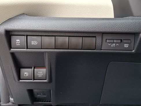 Certified 2022 Toyota Sienna XLE AWD/4WD image 30