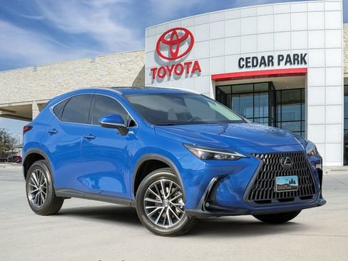 Used 2025 Lexus NX 250 FWD w/ Towing Package (2000 Lbs) image 1