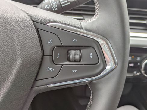 New 2026 Chevrolet Trax LT w/ Sunroof Package FWD image 17