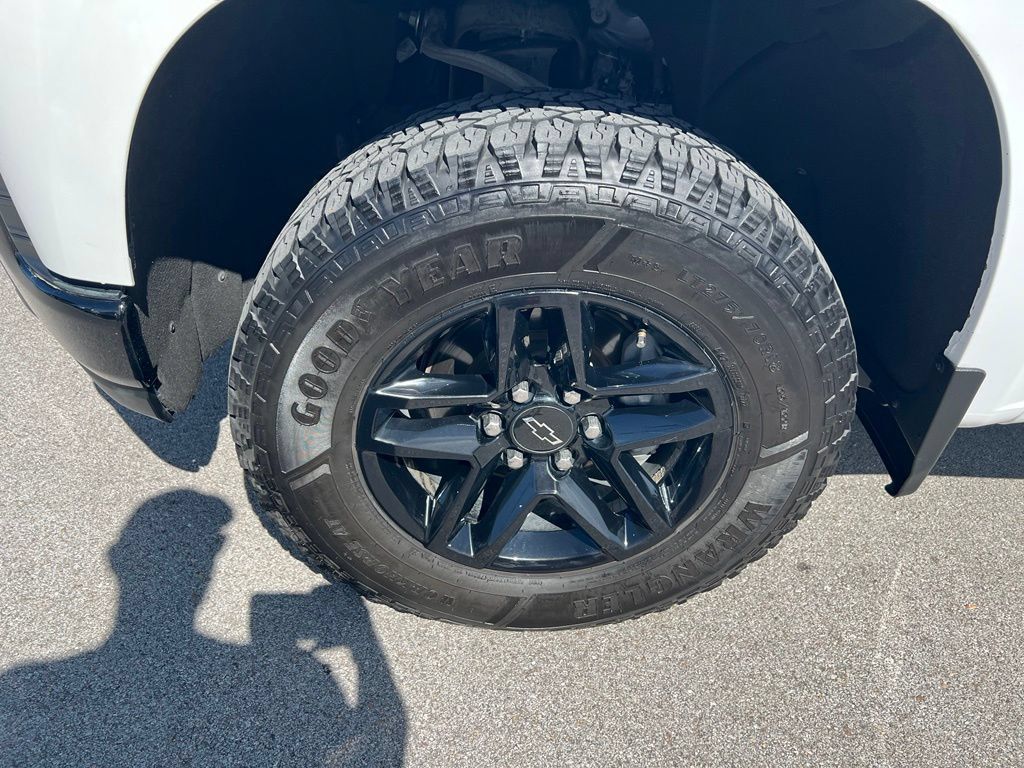 Used 2019 Chevrolet Silverado 1500 Custom Trail Boss w/ Custom Convenience Package AWD/4WD image 14